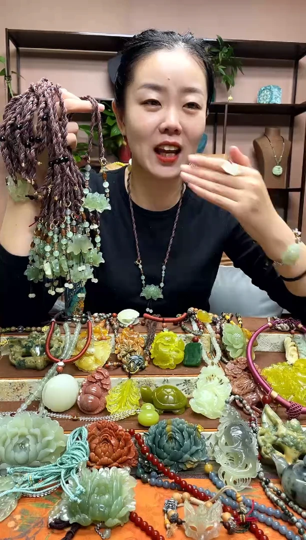 未镶嵌岫玉吊坠多样性发货发其中之一