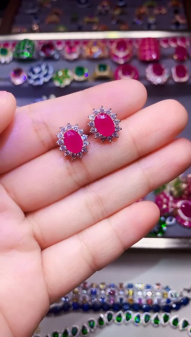 银S925镶嵌耳饰红宝石....