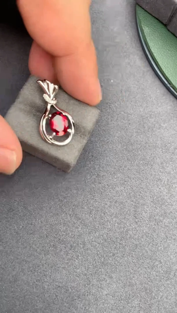 【闪购商品】碧玺颈饰18K金镶嵌卢比莱吊坠