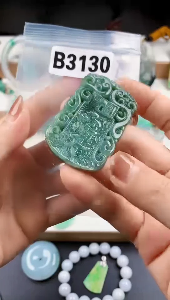 颈饰未镶嵌翡翠天然翡翠吊坠挂件