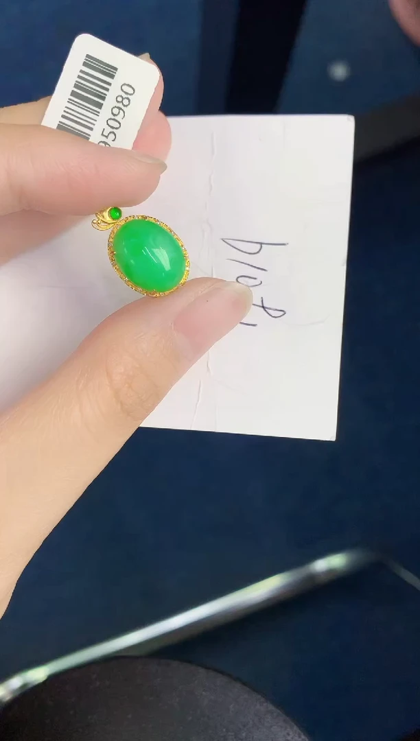 翡翠18K金镶嵌颈饰天然翡翠緬甸A貨