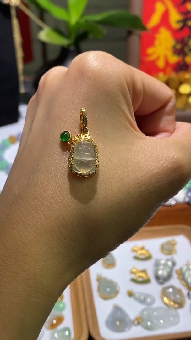 颈饰未镶嵌翡翠小牛牛~