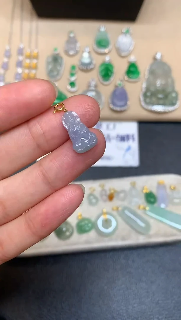 颈饰18K金镶嵌翡翠观音【无服务费【48小时鉴赏期】