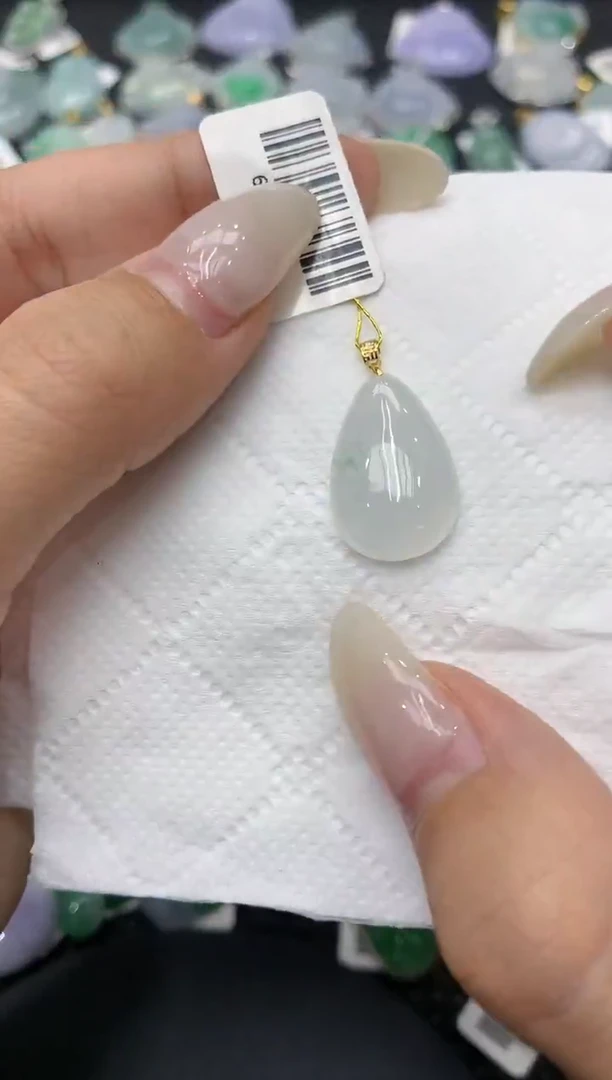 颈饰18K金镶嵌翡翠11111111111