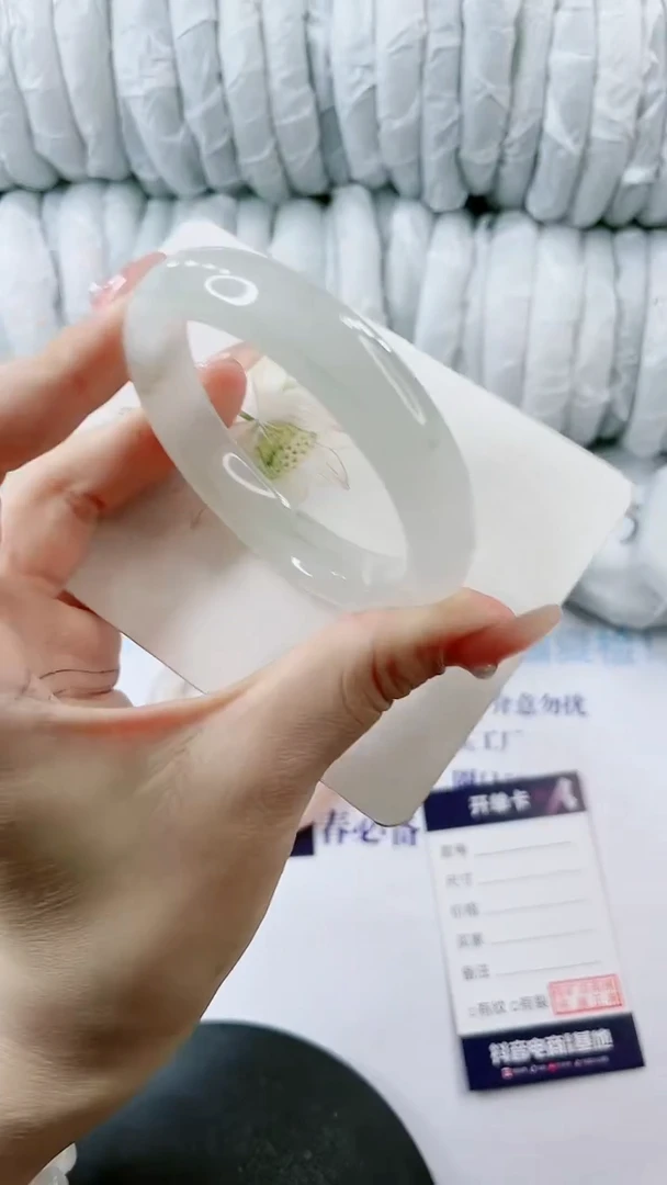 【闪购商品】石英质玉手镯未镶嵌0380890053-多样性发货