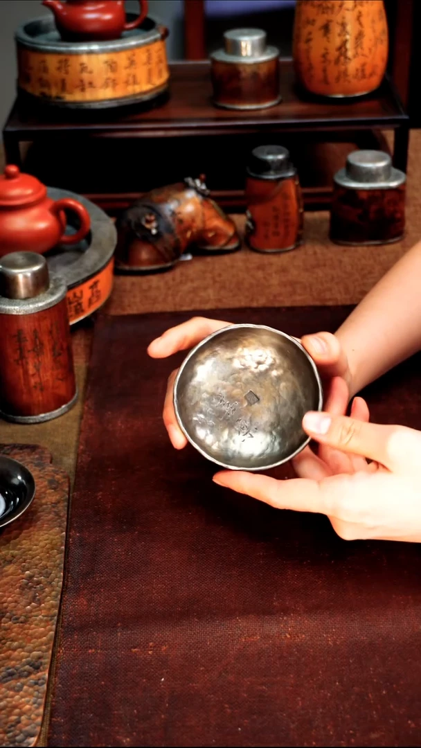 2304喜乐三足纯锡香炉