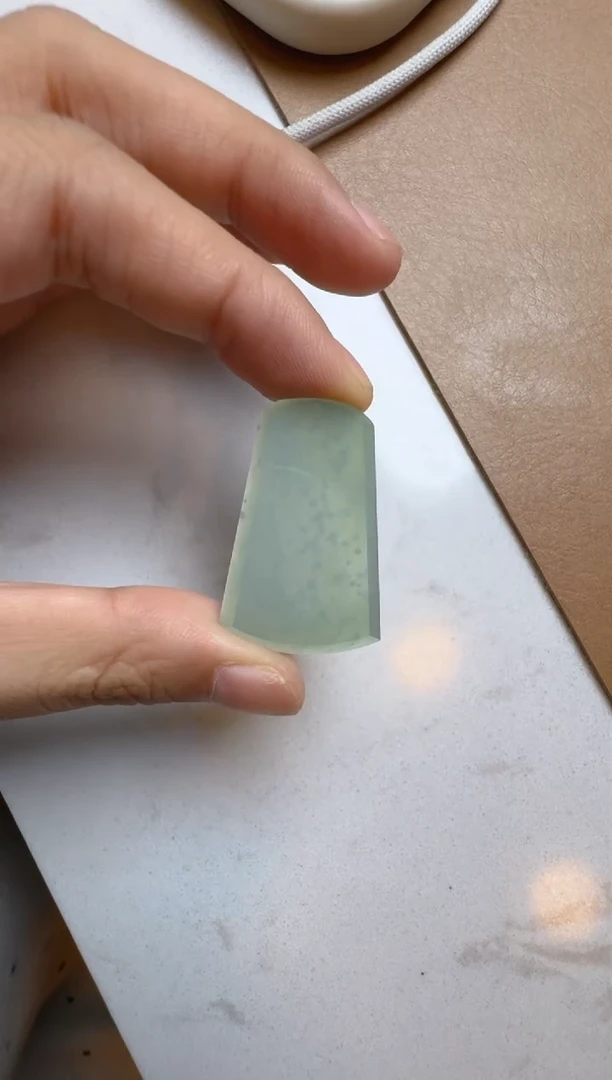 【闪购商品】翡翠颈饰未镶嵌雪花棉无事牌