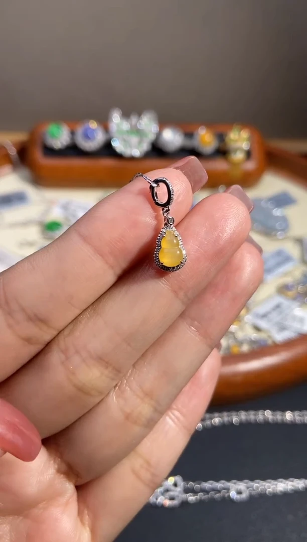 【闪购商品】翡翠颈饰18K金镶嵌吊坠