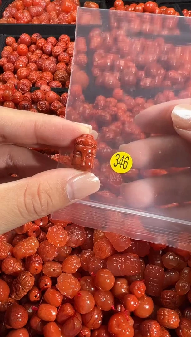 颈饰未镶嵌南红玛瑙1