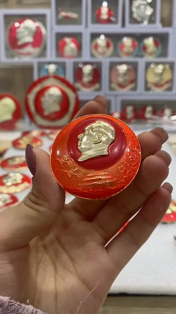 【闪购商品】其他普通金属红色纪念章 飞机 梅花 橙色