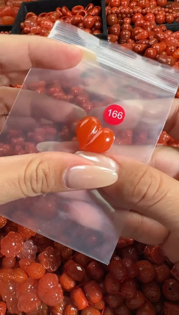 颈饰未镶嵌南红玛瑙1