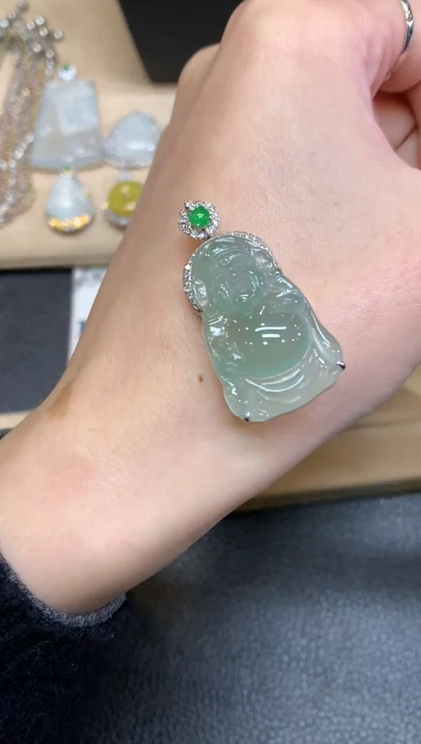 【闪购商品】翡翠颈饰18K金镶嵌财神爷【无服务费】