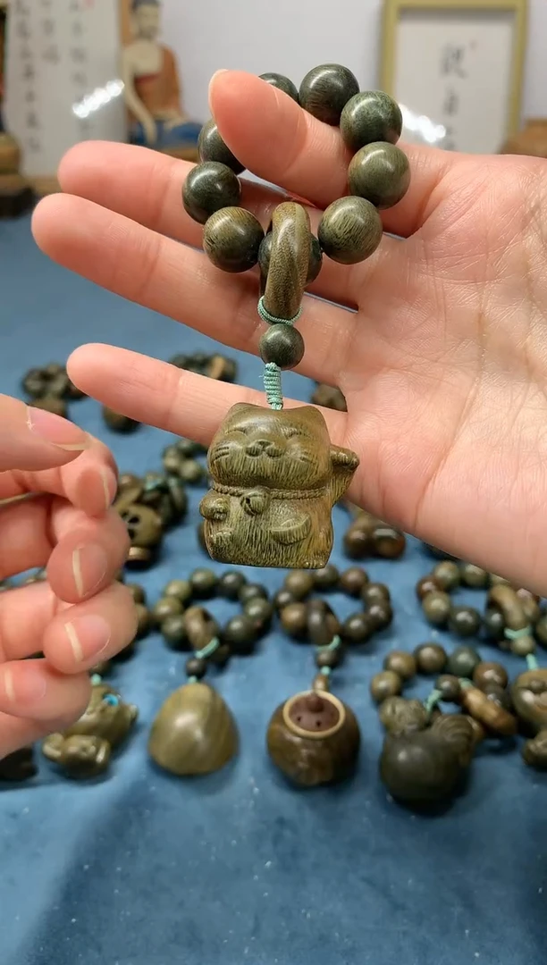 【闪购商品】维腊木（绿檀）把件招财猫 盘玩件