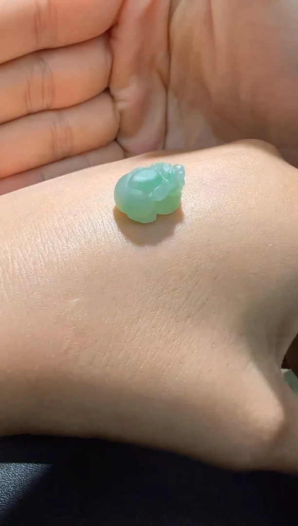 未镶嵌翡翠耳饰冰绿貔貅