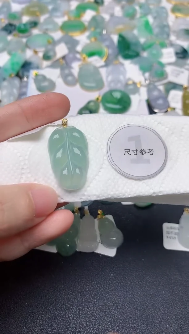 颈饰18K金镶嵌翡翠天然缅甸A货翡翠