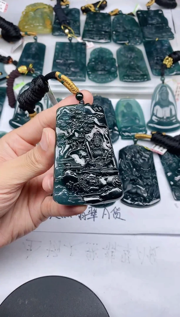 颈饰未镶嵌翡翠