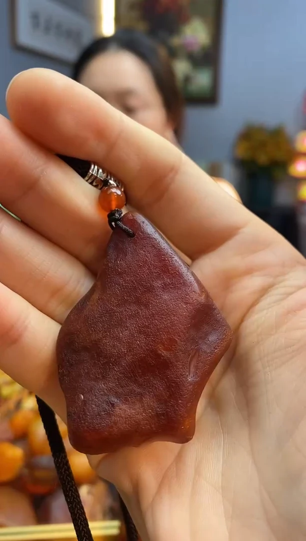 未镶嵌颈饰琥珀吊坠
