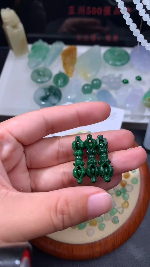 未镶嵌定制翡翠   一个发