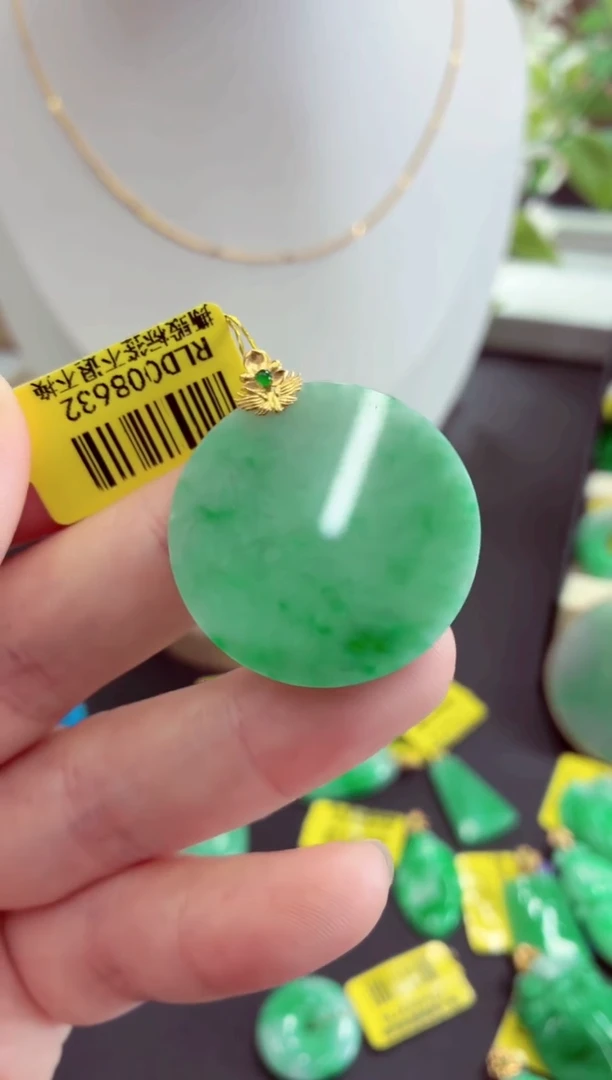 吊坠(不含链)18K金镶嵌翡翠挂件