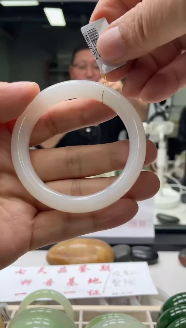 【闪购商品】和田玉手镯未镶嵌编码 9574圈口58-59