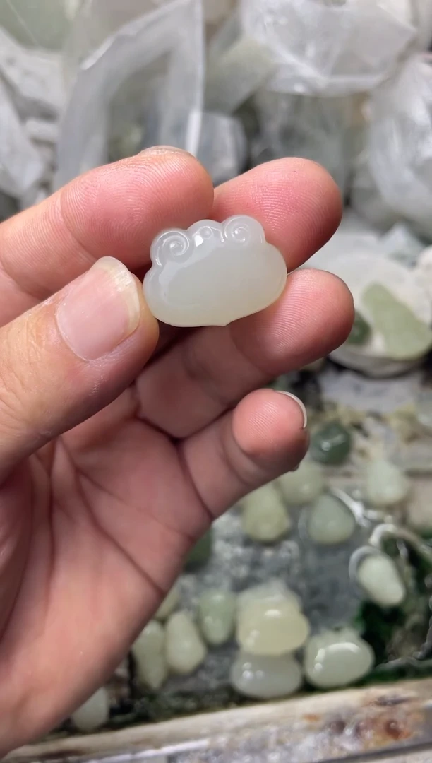 和田玉未镶嵌颈饰1