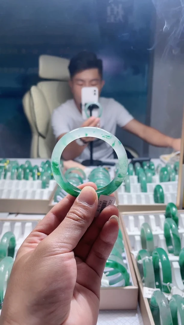 石英质玉（非洲翠）手镯未镶嵌h****y 非洲翠手镯多样性发货