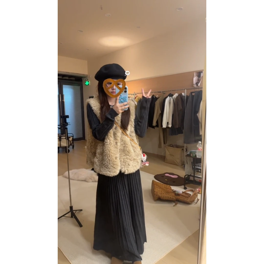 秋季新款慵懒时尚毛绒马甲修身打底百搭褶皱半身裙套装