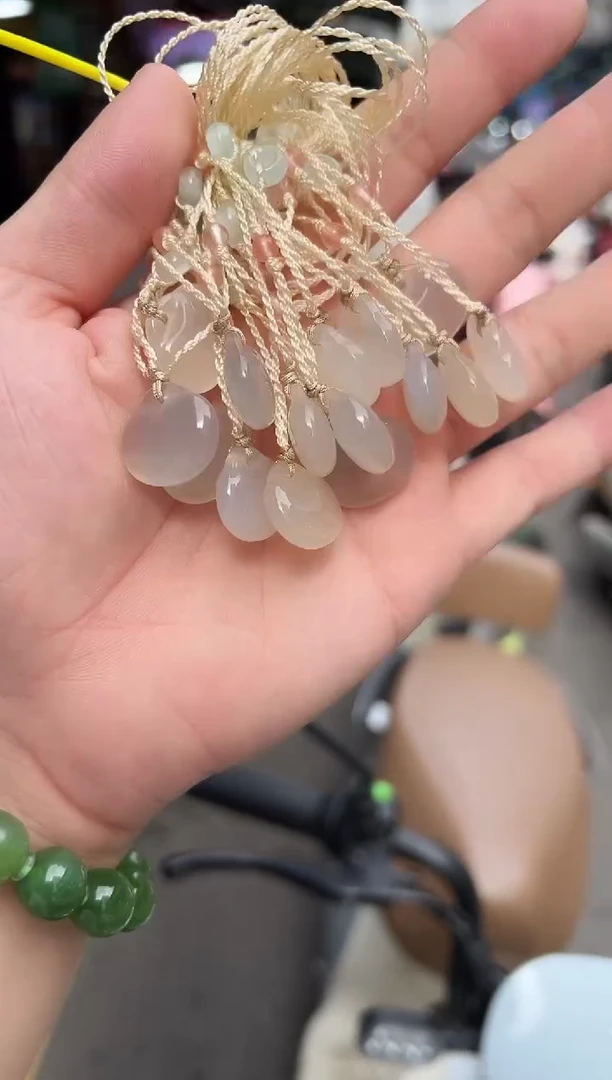 未镶嵌颈饰玛瑙/玉髓玉髓包包吊坠多样性发其一