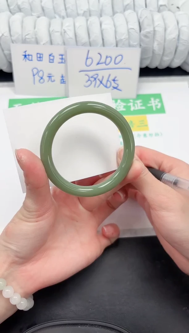 【闪购商品】石英质玉手镯未镶嵌30-57.1