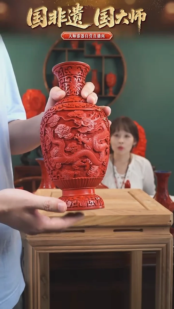 非遗技艺 大漆云龙纹赏瓶