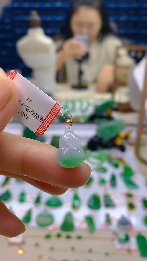 颈饰18K金镶嵌翡翠新号开播 全场乱卖