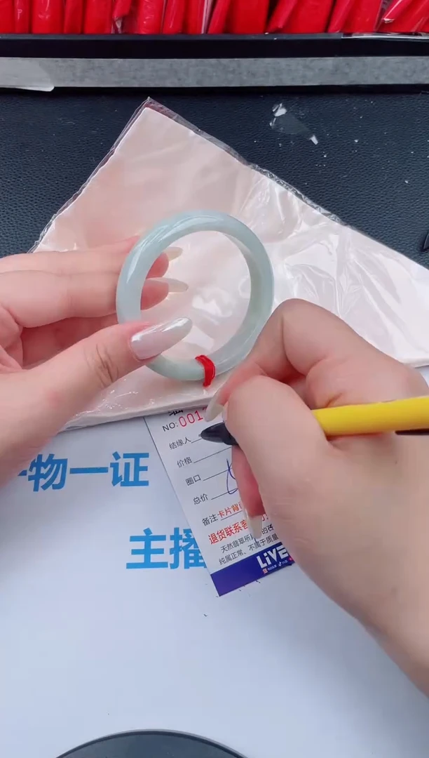 未镶嵌手镯翡翠天然翡翠手镯