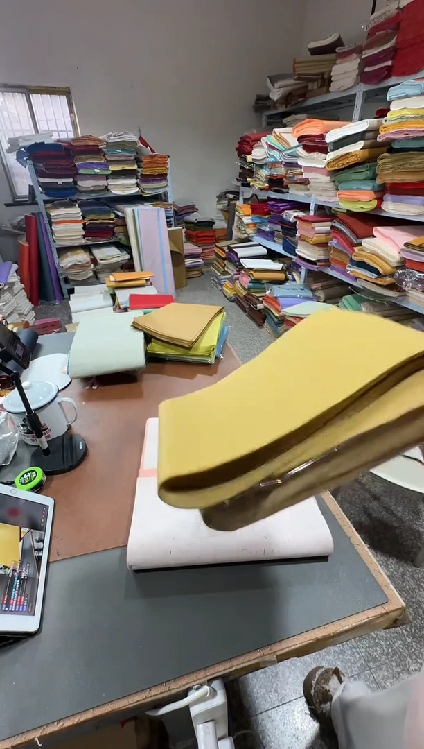 23*69栗子色光板真银50张