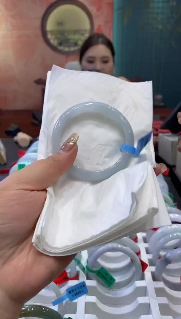 【闪购商品】翡翠手镯未镶嵌多人004204