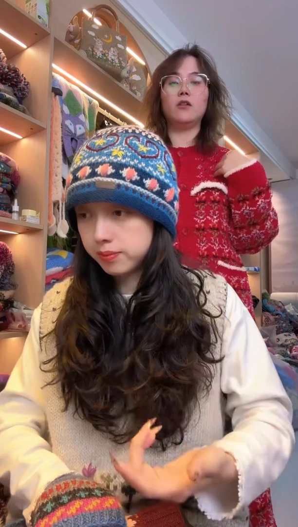 羊毛美利奴蓝色爱心丸子帽