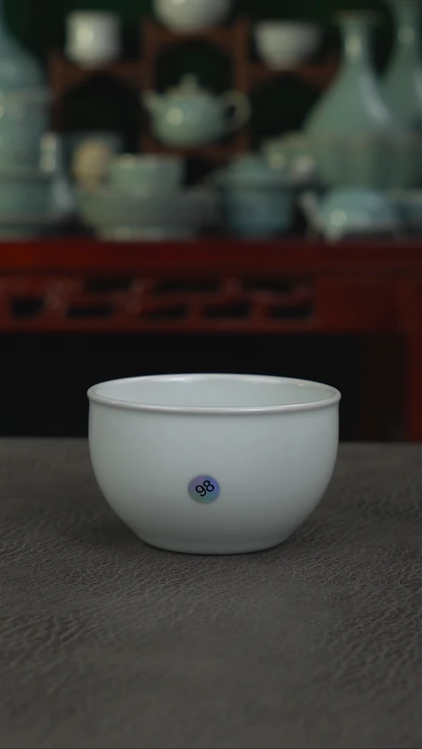 98号月白无纹微瑕缸杯~帆