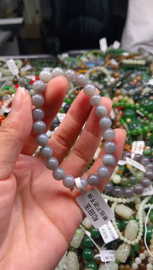 和田玉未镶嵌颈饰1