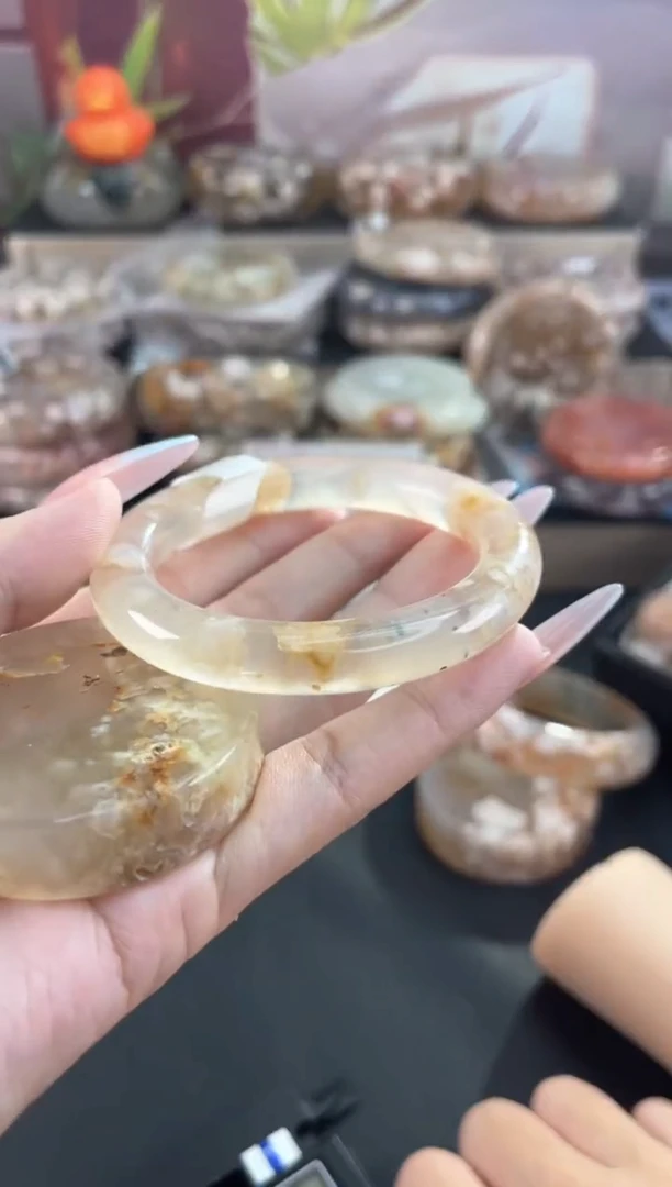 未镶嵌手镯石英质玉52