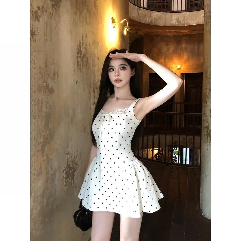 轻奢网红款春野森会 收腰吊带连衣裙女春季新款修身显瘦气质裙子