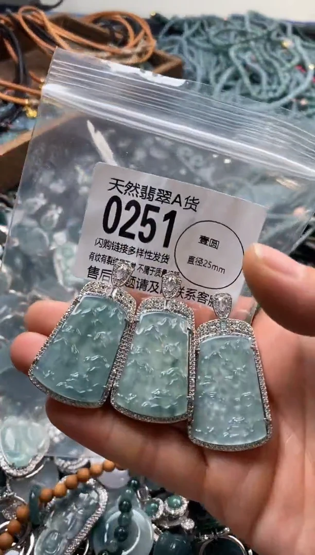 翡翠未镶嵌颈饰多样性发其一0251