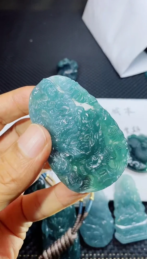 翡翠未镶嵌颈饰