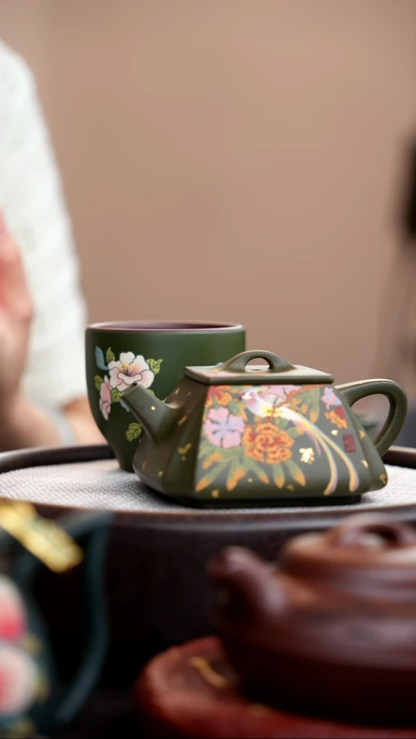茶壶紫砂紫*人段绿泥四方抽角石瓢描金+杯
