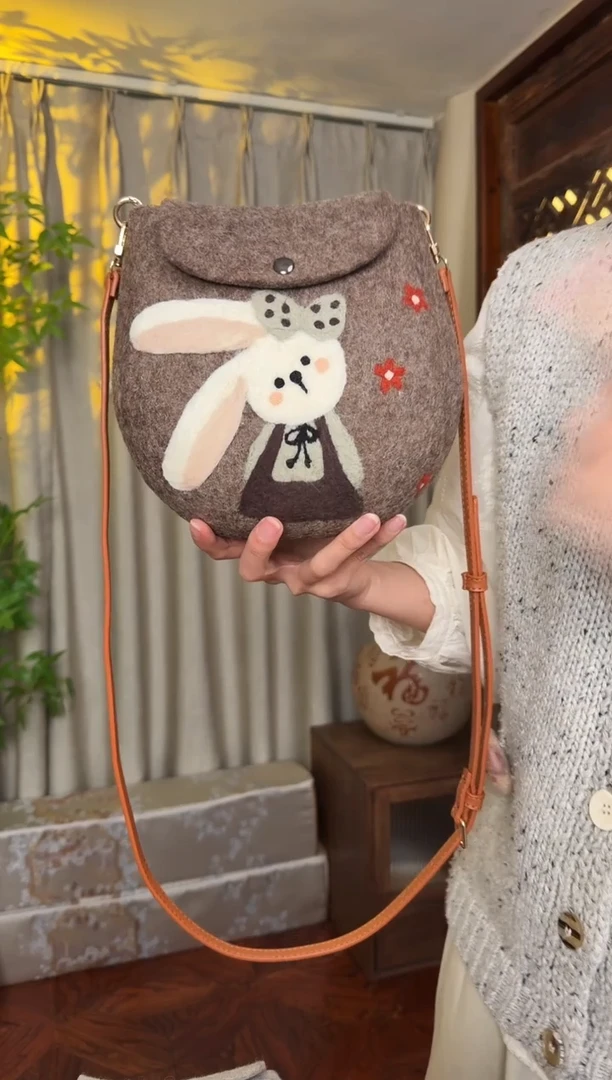 羊毛非遗羊毛毡包 蛋蛋包三花兔