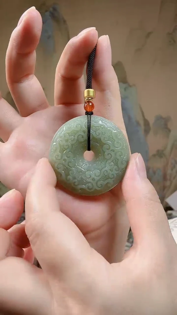 和田玉未镶嵌颈饰.