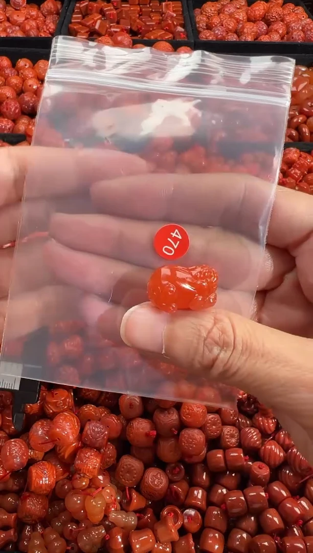 南红玛瑙未镶嵌颈饰1