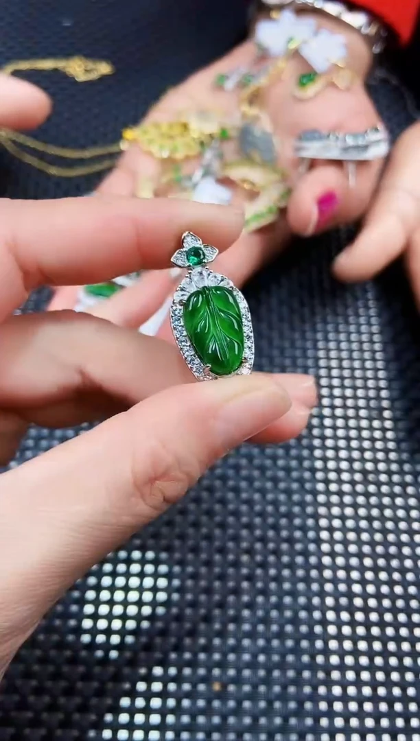 【闪购商品】翡翠吊坠(不含链)未镶嵌111111111