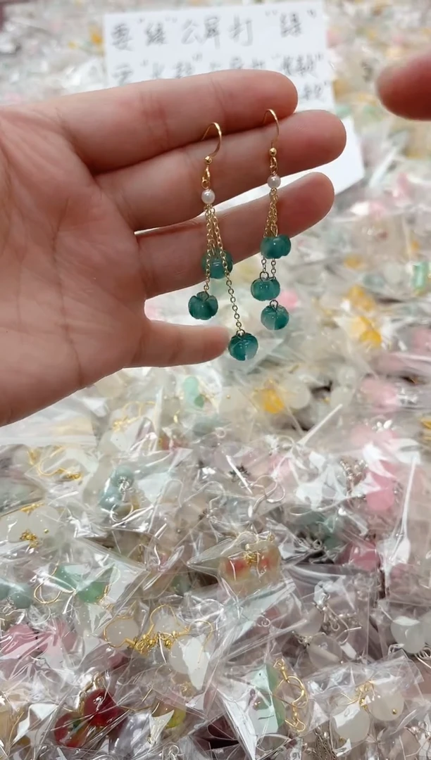 银S925镶嵌石英质玉（天山翠）耳坠m8001