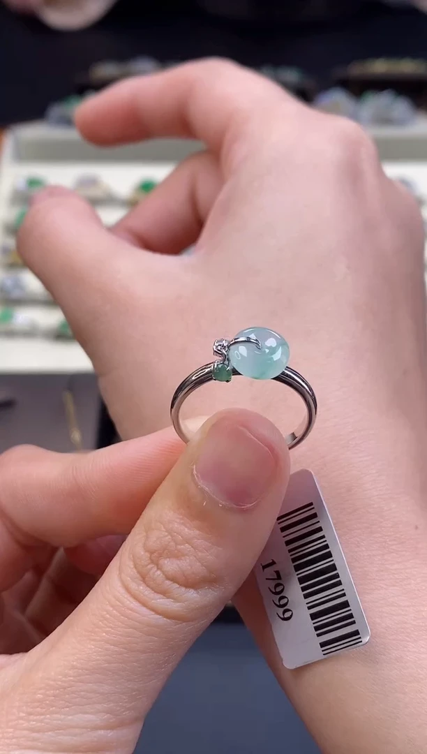 颈饰银S925镶嵌翡翠17999