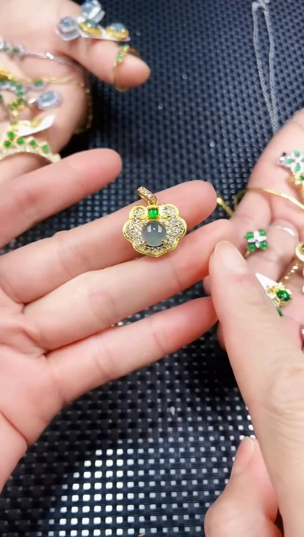 【闪购商品】翡翠吊坠(不含链)未镶嵌11111111111