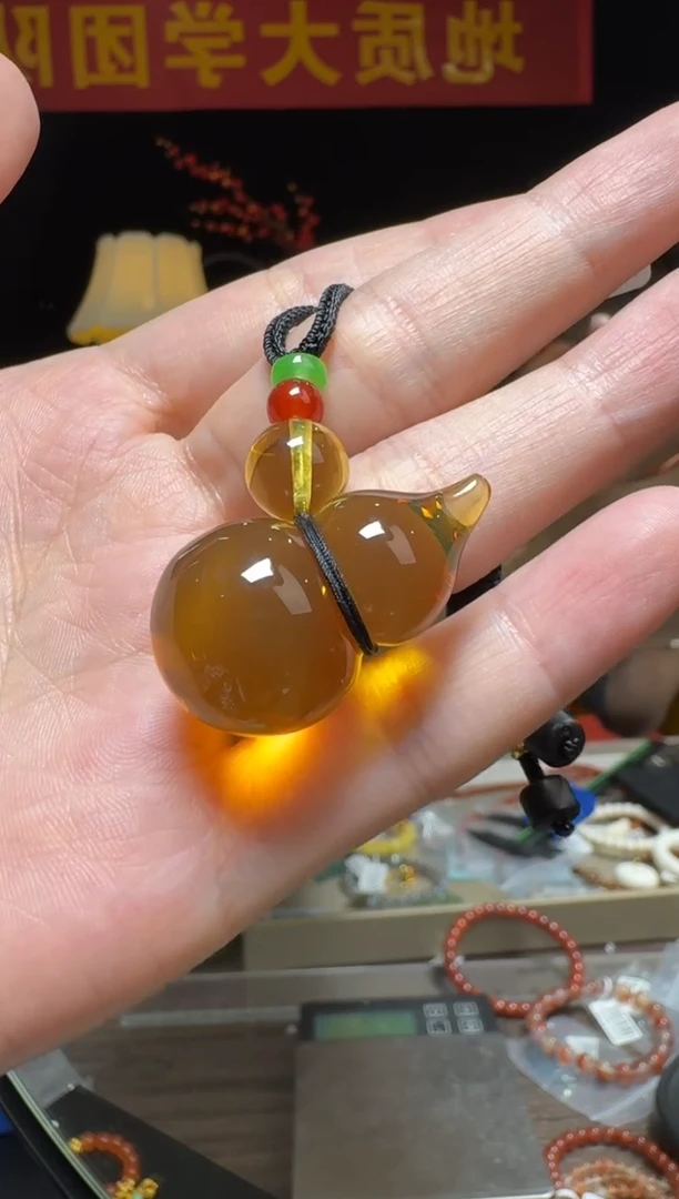 【闪购商品】蓝珀吊坠(不含链)未镶嵌缅甸净水金兰蓝珀立体葫芦6克